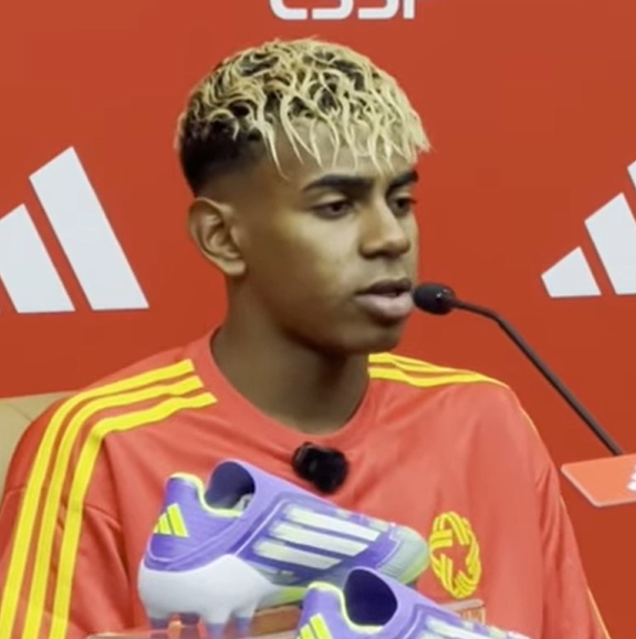 Lamine Yamal representing Spain before a match